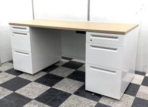 【上長席にいかがでしょうか？】◆オカムラ/アドバンス　木目　W1600　両袖机　ワゴン　収納　家具　在宅ワーク　リユース　中古家具　九州最大級《オフィスバスターズ福岡博多店は、福岡を拠点として、日本全国へ中古オフィス用品・オフィス家具を提供しております》