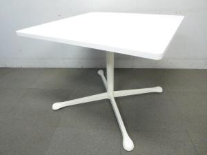 【フレキシブルに使えるキャスター付！】■オカムラ製　Acti@ Fellow　ミーティングテーブル　角テーブル　ホワイト　リフレッシュ　休憩　中古家具　九州最大級《オフィスバスターズ福岡博多店は、福岡を拠点として、日本全国へ中古オフィス用品・オフィス家具を提供しております》