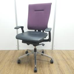 【レア】イトーキ製 セレーオ パープル 背面・パープル、座面・ブラックビニールレザー ブラックフレーム 肘付き ハイバック アジャスタブル※可動肘 アルミミラー脚 落ち着いた色合い 優しさと美しさを併せ持つデザイン 肘付きハイバックチェア!!