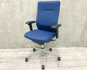 【在庫入替セール品】【満足度の高い座り心地！機能性充実！】■オカムラ（okamura）製　コーラルチェア（Choral）　ハイバック　肘付き　■可動肘　■ミディアムブルー【異硬度クッションが長時間のデスクワークをサポート！】【弊社使用欄：A00998033】【SN】