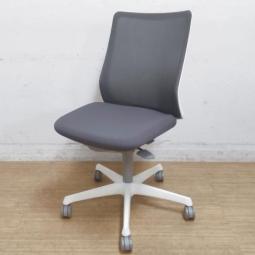 【在庫入替セール】オカムラ　フルーエント　肘無しローバックモデル　背メッシュ　ミディアムグレー×ホワイトフレーム