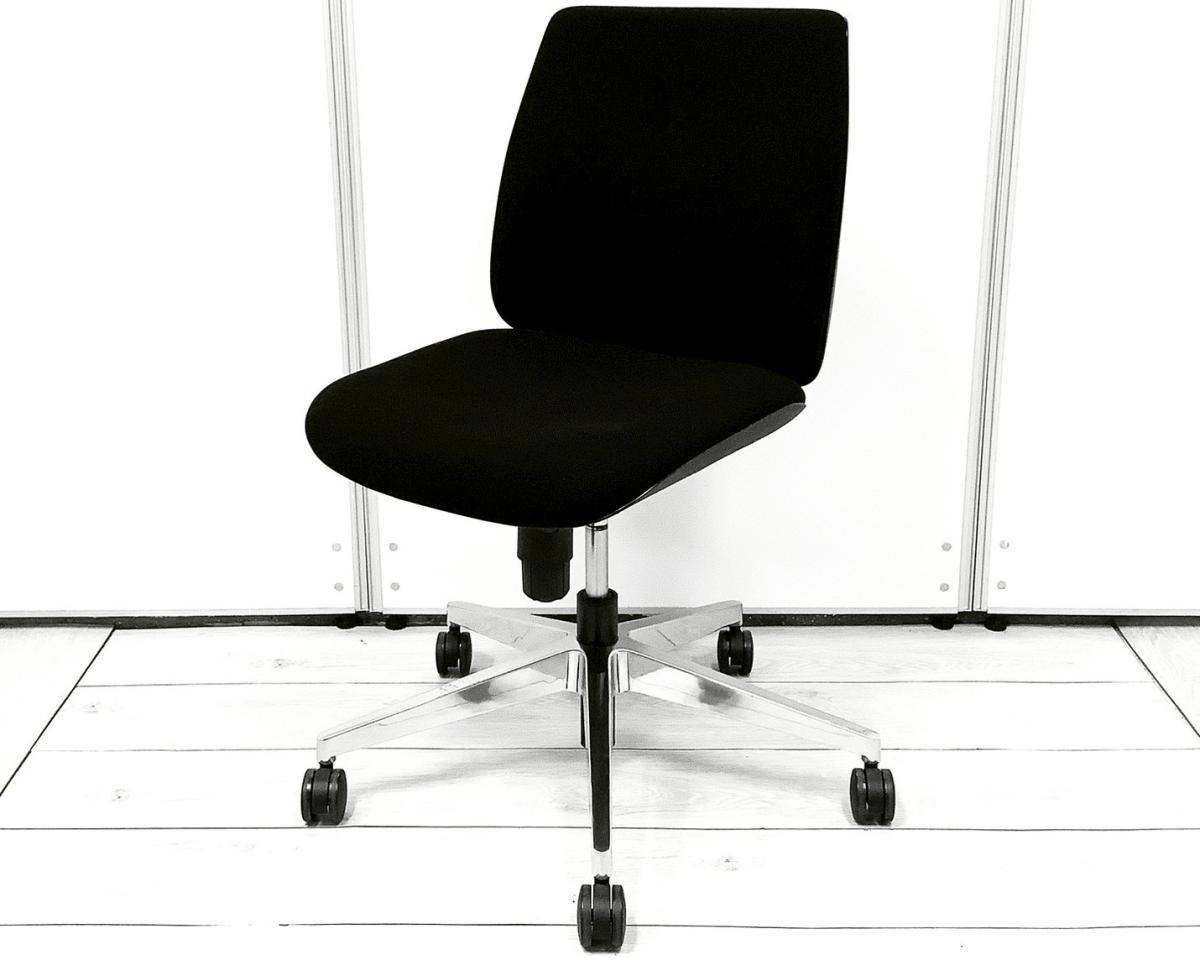 【柔らかな曲線で体を包み込む！機能とデザインの両立を実現したコスパ良しの肘付チェア！】■プラス（PLUS）製　Uチェア（U-chair）　肘付ローバック　■可動肘　■ブラック【入替セールにつき30%OFF！】
                        U chair
                                    中古
            