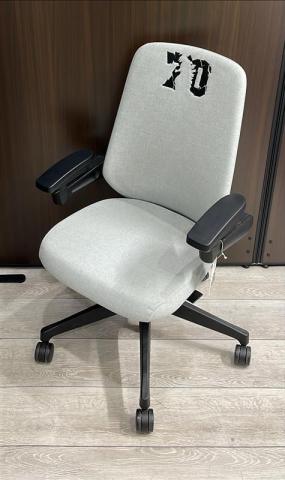 【クレジット決済優先】■イトーキ/ノート(note) 肘付ハイバック ゴジラ-1.0 特別モデル ■ライトグレー ■可動肘 ■GODZILLA THE ARTタグ付 ※ロットNOの記載ございません。