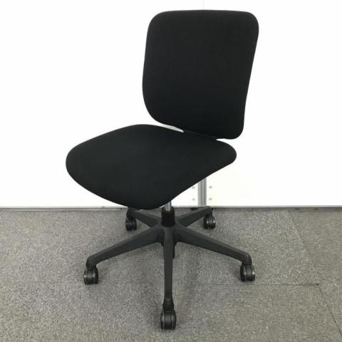 【低価格帯で機能がそろったオススメチェア！】■オカムラ（okamura）製　CG-Rチェア　肘無　ローバック　■ブラック【ふっくらクッションが心地よい！】【弊社使用欄：A01038906/A01039009】