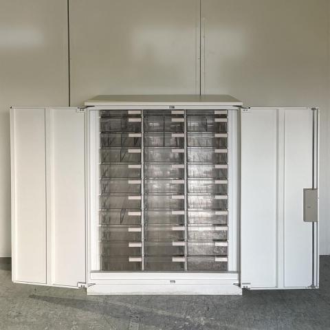 【中古】シンライン  イトーキ（ITOKI） ローキャビネット／クリスタルトレー