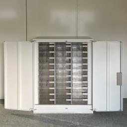 【書類・備品整理の必需品！】【珍しい扉付きのクリスタルトレイが入荷！】■イトーキ(ITOKI)製　シンラインシリーズ　クリスタルトレイ　ローキャビネット　H1120㎜　■3列×浅型1段＋深型10段　■天板・ベース・扉付　■色：ホワイト　【指定申請にも！】