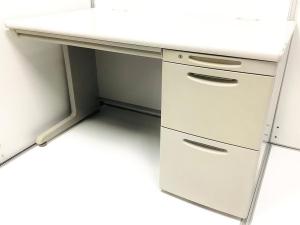 定番オフィスデスクが入荷！オフィスといえば片袖机！書類整理も貴重品管理も可能なシリンダー錠タイプ！
■オカムラ/SD-V/ニューグレー【AD】