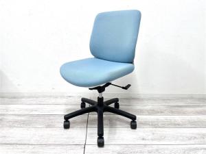 【定価4万円】【美しさが際立つシンプルデザイン！コンパクトに使えて優しい使い心地！】■イトーキ（ITOKI）製　トルテアール（R）チェア　肘無ローバック　■ストロングブルー【T12】