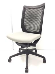 【人間工学に基づいた快適な座り心地！背によりかかるとバックシェルのグリッドが変形し、やさしくワーカーの身体を支えます！】■オカムラ(okamura)製　ヴィスコンテチェア　(Visconte)　肘無ハイバック　ヌードタイプ　■ライトグレー×ブラックシェル