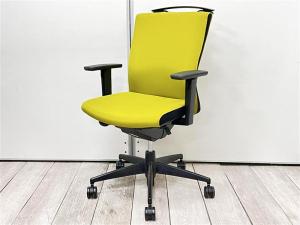 【高品質な座り心地でデスクワークをサポート！】■コクヨ　プントチェア　可動肘付　ハンガー付　リーフグリーン　■ワンランク上の快適クッション！【KOKUYO　PUNTO】