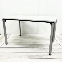 【残り1台限り☆2名~4名での会議におすすめ!】イトーキ製 DEシリーズ ホワイト 4本脚 ミーティングテーブル 会議 中古家具 格安 福岡 九州最大級《オフィスバスターズ福岡博多店は、福岡を拠点として、日本全国へ中古オフィス用品・オフィス家具を提供しております》