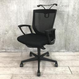 定番/人気/おすすめ　　オカムラ（okamura）製　エスクードチェア　肘付ローバック　背面メッシュ　　サークル肘・ハンガー付　ブラック
