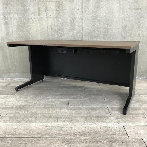 希少/役員デスク/おすすめ　　オカムラ（okamura）製　アドバンスシリーズ（ADVANCE）　平机　引き出しなし　W1600×D700×H720㎜　　天板：木目ブラウン/本体：ブラック