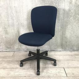 【オフィスに求められる基本性能を備え、コスパにも優れたベーシックチェア入荷！】■イトーキ（ITOKI）製　リエットR（Lietto-R）チェア　肘無し　ローバック　■ネイビーブルー×ブラックシェル