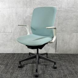 ミドルクラスの定番チェアが入荷！淡いカラーリングで爽快感抜群！おすすめの肘付チェア！
■内田洋行/クレネ/アクアブルー【AD】