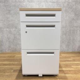 【西】～木目の温もりと機能美～【ウチダ】【スカエナ】【３段ワゴン】【ホワイト】【木目調】【シリンダー錠】【チェア】【椅子】【イス】【事務椅子】【デスク】【机】【書庫】【書棚】【棚】【ラック】【収納】【格安】【安い】【メーカー】【レイアウト変更】【模様替え】