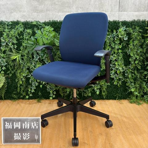 【中古】フルゴ  イトーキ（ITOKI） 肘付ローバックチェア