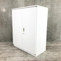 ■4大メーカー　イトーキ製　書庫　シンラインシリーズが8台入荷！観音開きで大人気書庫となっております！九州　福岡　オフィス家具　中古　書庫　両開きタイプ　オフィスバスターズ　＊福岡市で中古オフィス家具をお探しなら、オフィスバスターズ福岡南店へ！
福岡市南区を拠点に、デスク・チェア・書庫・複合機など中古オフィス家具を一式ご提供。福岡市内のオフィス移転や起業、レイアウト変更もワンストップでサポートします。＊