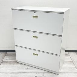【A4ファイルも沢山収納可能！ホワイトカラーの人気シリーズ３段ラテラル書庫！】■イトーキ（ITOKI）製　シンライン (THIN LINE)　3段ラテラル書庫　ローキャビネット　■ホワイト　■シリンダー錠