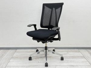 【座るとわかる快適さ・骨盤にしっかりフィットする!チェア自らが動き座る人の体を支える「おもてなし」の心を体現した高級チェア! 】■イトーキ製(ITOKI) セレーオチェア (celeeo) 肘付き ハイバック ■メッシュ背面 ■ブラック ■可動肘 ※肘パッドキズ