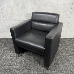 【博】【革張りで高級感のあるアームチェア☆応接室にいかがでしょうか！】ウチダ（内田洋行）製　RC-23　アームチェア　キャスター付き　応接　会議　来客　中古家具　格安　福岡　九州最大級《オフィスバスターズ福岡博多店は、福岡を拠点として、日本全国へ中古オフィス用品・オフィス家具を提供しております》※サテライトは商談スペースのみの為、在庫は福岡の在庫を掲載しております。商品につきましてはお電話にてお問い合わせください※