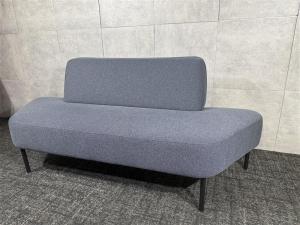 【☆2022年製☆オカムラ製のオシャレなソファ！】オカムラ　ライブス　ソファ　ブルーグレー　リラックス　おしゃれ　デザイン　中古家具　九州最大級《オフィスバスターズ福岡博多店は、福岡を拠点として、日本全国へ中古オフィス用品・オフィス家具を提供しております》