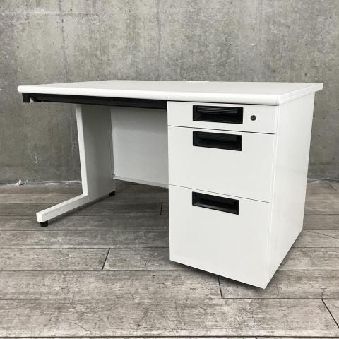 【定番サイズの幅1200㎜！オーソドックスな片袖デスクが入荷！】■プラス（PLUS）製　フラットライン　片袖机　引き出し付き　幅1200　■ホワイト   ※一部袖引き出しへこみあり 【弊社使用欄：A01040197】