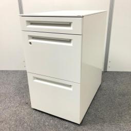 A4書類が2段で収納可能！フリーアドレスデスクや平机のお供に！通常ワゴンよりも大きくフリアドにおすすめな高さ680㎜タイプ！
◆オカムラ/アドバンス/ホワイト