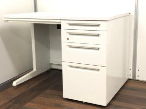 【博】オカムラの片袖机【アドバンスシリーズ/ホワイト色※鍵付き】
※【博多店在庫品※在庫確認必要：南店でもご案内が可能です】