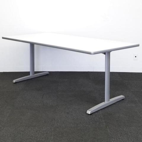 【西】～広さと美しさを兼ね備えた、定番の会議テーブル～【オカムラ】【8177シリーズ】【ホワイト】【チェア】【椅子】【イス】【事務椅子】【デスク】【机】【書庫】【書棚】【棚】【ラック】【収納】【格安】【安い】【メーカー】【レイアウト変更】【模様替え】【福岡オフィス家具】【福岡中古家具】【中古事務什器】【中古チェア】【中古椅子】