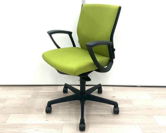 【中古】エスクード  オカムラ（okamura） 肘付ローバックチェア