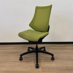 【メッシュ背面の快適OAチェアが入荷です！　背もたれの大きなハイバックタイプ！　姿勢の変化にフレキシブルに対応！】■イトーキ（ITOKI）　■エフ(f)チェア　■ハイバック　■メッシュ背面　■可動肘付き　■グリーン