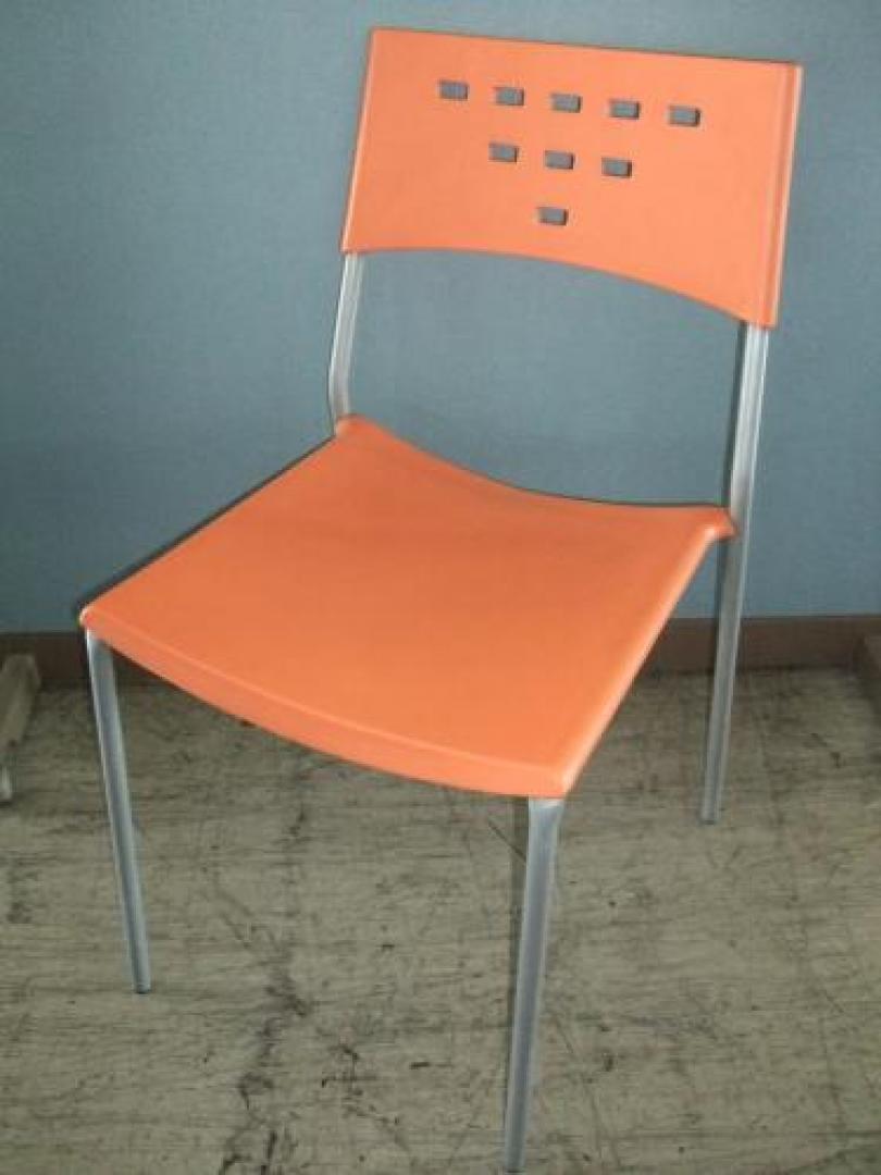 ☆★　スタッキングチェア　４脚セット　オレンジ　☆★【会議チェア】
                                    中古
            