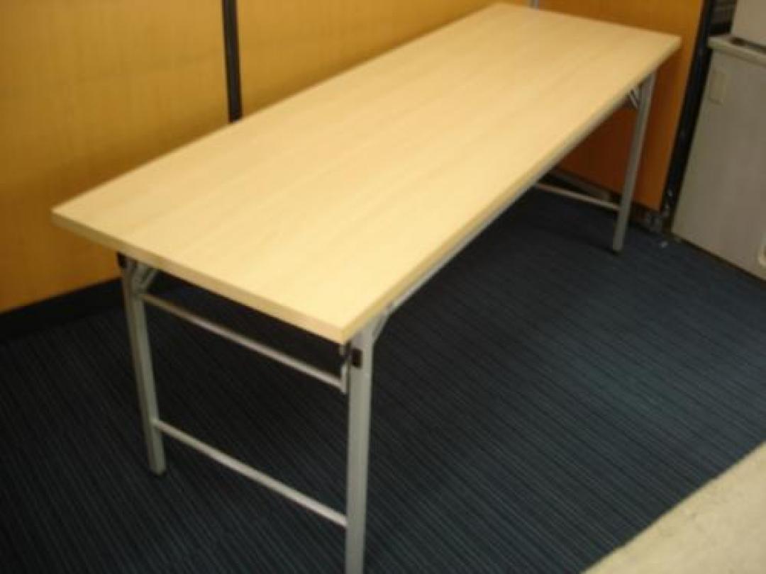 <br><br><font size=5 color=blue><strong>■美品！折りたたみテーブル■</strong></font><br><br><font size=3>■状態良好◎<br>■色違いもあります！<br>■人気商品！！</font> 
                                    中古
            