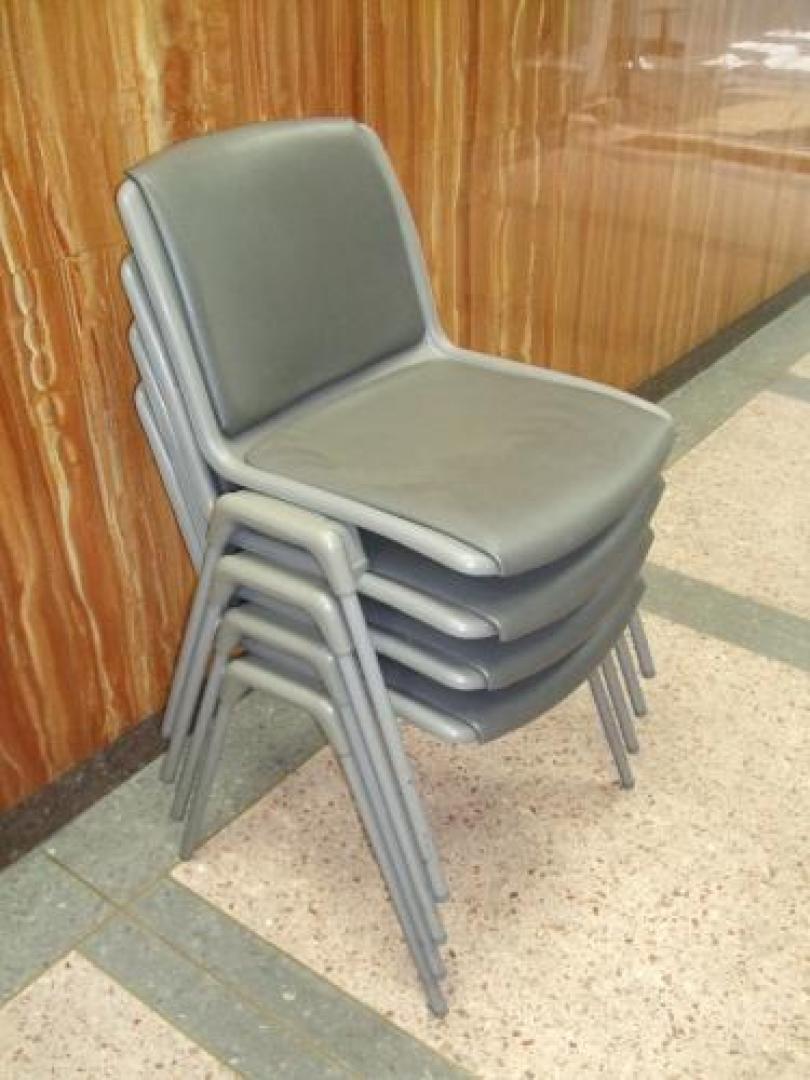 【重ねられるので収納性抜群！】ミーティングチェア4脚セット！会議室、休憩室、待合室、用途は様々【会議チェア】
                                    中古
            