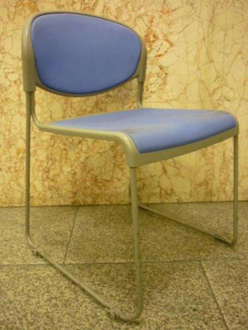 オカムラ製★スタッキングチェア♪　汚れあり　詳細をよーくご覧ください【会議チェア】
                                    中古
            