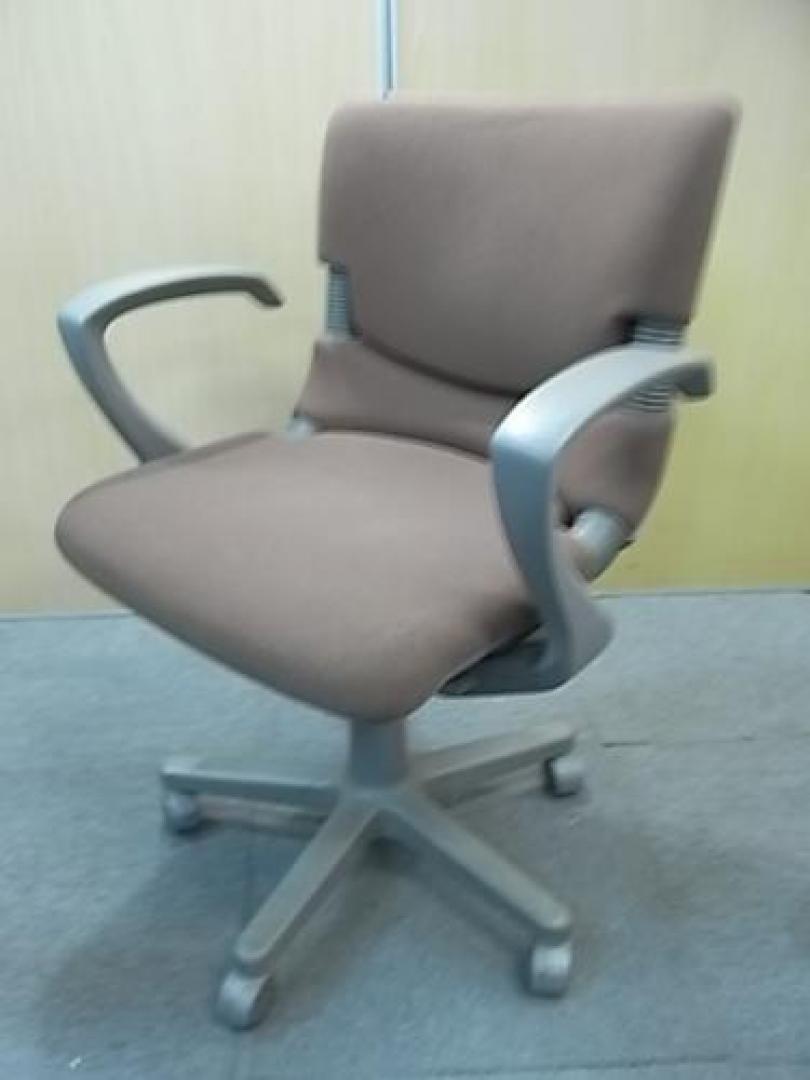 <br> 【前傾姿勢可能！】<br>イトーキ　バーテブラ　vertebra　シリーズ<br>〜この価格でこの機能はお買い得です！〜【OAチェア】
                                    中古
            