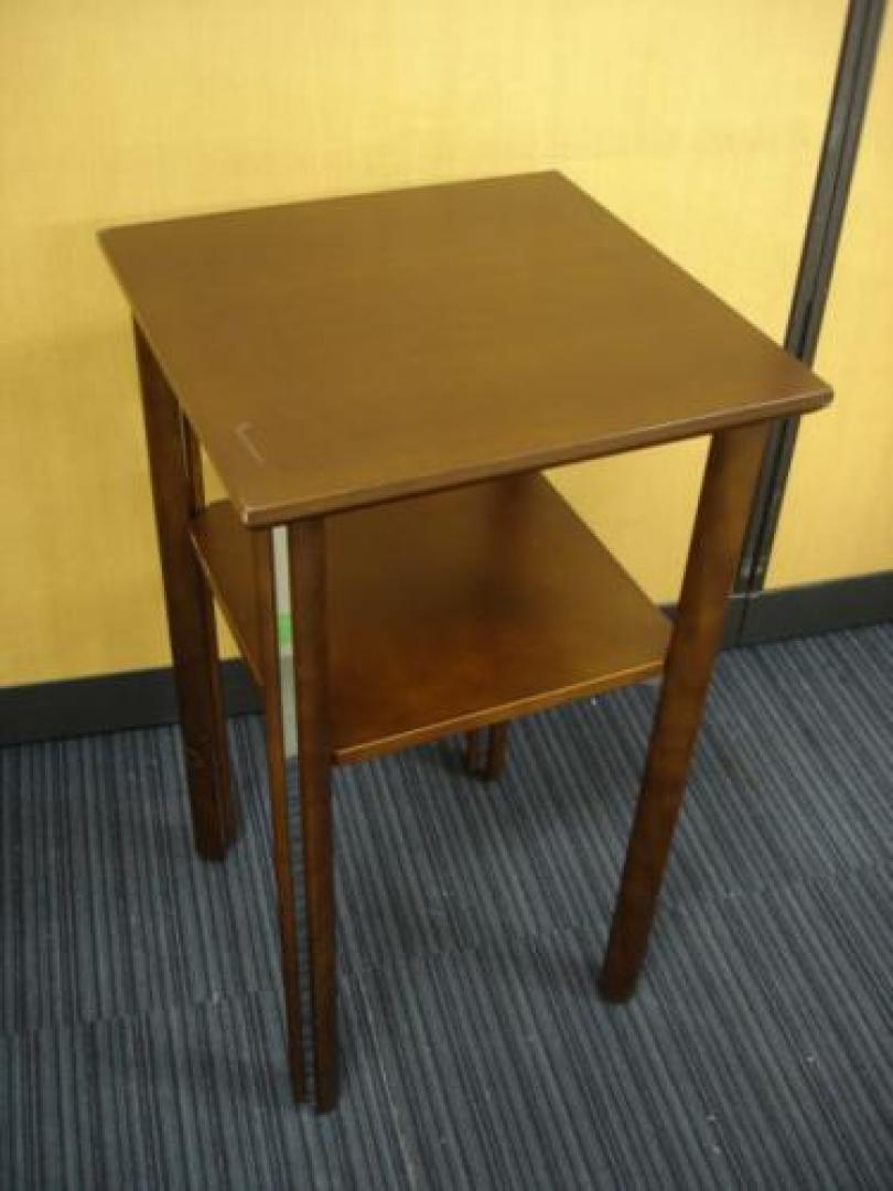 <br><br><font size=5 color=blue><strong>■ちょっと高級感のあるプリンター台■</strong></font><br><br><font size=3>■脚にお洒落な鏡の飾りがついています<br>■高級感満載<br>■少し傷ございます</font> 
                                    中古
            