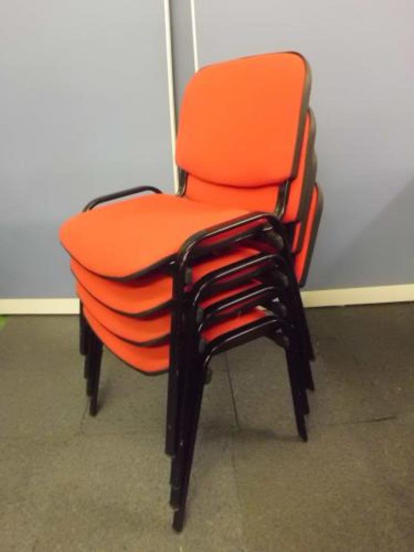  【状態良好】　心温まる明るいレッド　スタッキングチェア4脚セット　4脚で1万円切ります宣言！　【ウィンターセール】【セット商品】【会議チェア】
                                    中古
            