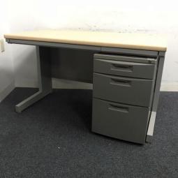 【基本を押さえたシンプルで使いやすい幅1200mmの平机！人気のナチュラル天板！】■ウチダ（UCHIDA）製　フィードエヌ（FEED-N）シリーズ　平机＋ワゴンセット　引き出し付き（シリンダー錠付き）　■配線Sタイプ　■天板：木目ナチュラル　本体：ペールグレー　※付属のワゴンは在庫状況によりシリーズが異なる場合がございます。