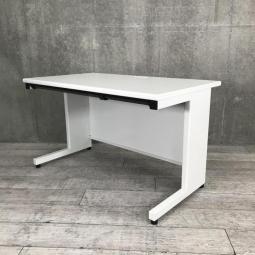 【シンプルで機能的なオフィスデスクとして人気のシリーズ！定番サイズの幅1200㎜！】■プラス（PLUS）製　フラットラインシリーズ　平机　W1200×D700㎜　引き出し付　■ホワイト【弊社使用欄：A01044605】【KN】