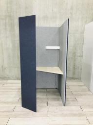 【右開口】【ワーカーの集中を高める省スペースなワークブースが入荷！】■オカムラ(okamura)製　ドレープシリーズ（drape） 　テトラタイプ　1人用ブース 　ソロワークブース　（W1000/D1000/H1900）　■色：ネイビー × グレー　■ライトつき【ABW商材】【関東倉庫在庫品】【弊社使用欄：A01017260】