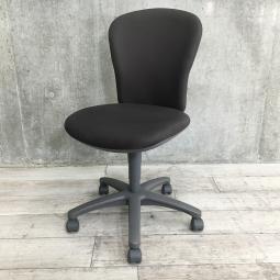 【三次元形状のモールドウレタンが身体にフィット！ふっくらクッション！】■コクヨ（KOKUYO）製　レグノ2（LEGNO2）チェア　肘無し　ローバック　■スレートグレー ×グレーシェル【2510】弊社使用欄【A01041889】