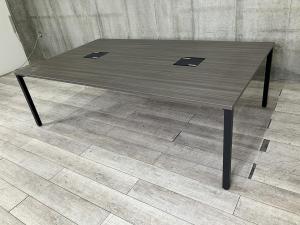 4～8人用の大型テーブルが入荷！重厚感のある人気なカラーリング！フリーデスクとしても使用可能！
■イトーキ/アクトリンク（ActLink）/天板：アッシュドオークD 　脚部：サテンブラックT　横幅2400㎜奥行1200㎜ 1枚天板
【ABW】