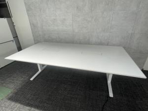 【倉庫在庫品】オカムラ製の昇降テーブル【Swiftシリーズ】が限定1台ご案内可能です！＊福岡市拠点の「オフィスバスターズ福岡南店」は、福岡はもちろん、岡山・広島エリアにも対応しています。中古オフィス家具・チェア・デスク・複合機など一式手配可能。各地に特化した在庫とワンストップ対応で、起業・移転・レイアウト変更にしっかり対応し、岡山・広島でも安心の選択肢をご提供します。＊/ 天神