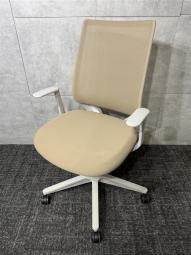 【2022年製☆ベージュ×ホワイトでやさしいカラーでご自宅にも！！】■コクヨ　ミトラ２　チェア　ローバック　固定肘付　メッシュチェア　ベージュ　パソコンチェア　作業用　執務用　椅子　イス　九州最大級　《オフィスバスターズ福岡博多店は、福岡を拠点として、日本全国へ中古オフィス用品・オフィス家具を提供しております》