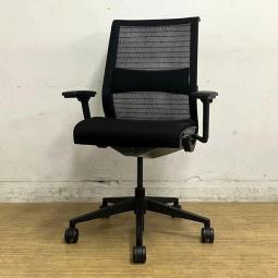 【在庫入替セール】スチールケース（Steelcase）シンクチェア　固定肘　背：ブラック×座：ブラック　背メッシュ　ランバーサポート　事務用にも会議室用にもおすすめ