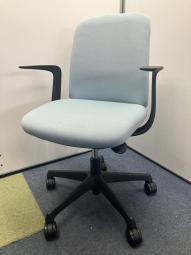 【現行モデル】【オフィスにはもちろんご自宅でも似合うデザイン】■オカムラ　ライブスエントリーチェア　セージ　固定肘