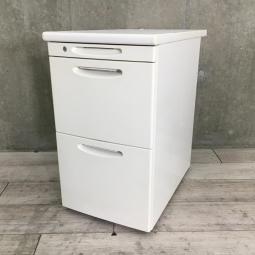 【定価約10万円】【収納と作業スペースを同時に確保できる３段脇机！】■オカムラ（okamura）製　SD-Vシリーズ　脇机3段　H700mm　■色：ホワイト　■シリンダー錠【弊社使用欄：A01046245】