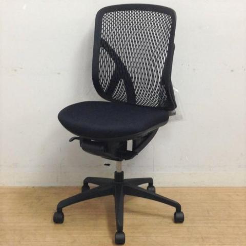 イナバ　イエラチェア　ハイバック　樹脂メッシュ　肘無しモデル　ブラックで統一されたカラーリング　※写真では付属している説明書は実物にはありません